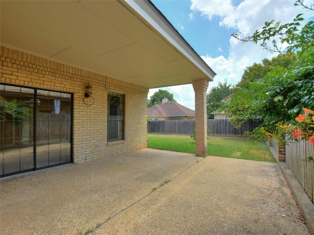 10215 River Plantation DR B, Austin, TX 78747