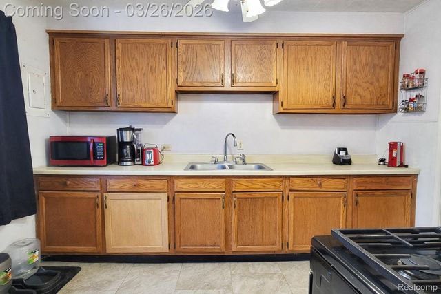 32516 Newaygo Street, Westland, MI 48186