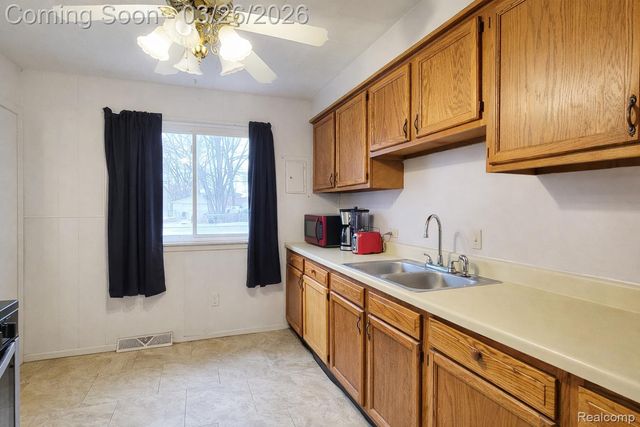 32516 Newaygo Street, Westland, MI 48186