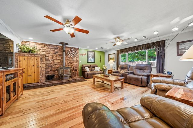 20260 River Valley Drive, Anderson, CA 96007