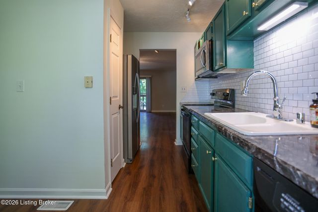 6481 Marina Dr, Prospect, KY 40059