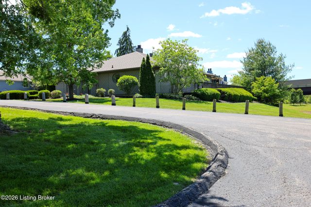 6481 Marina Dr, Prospect, KY 40059
