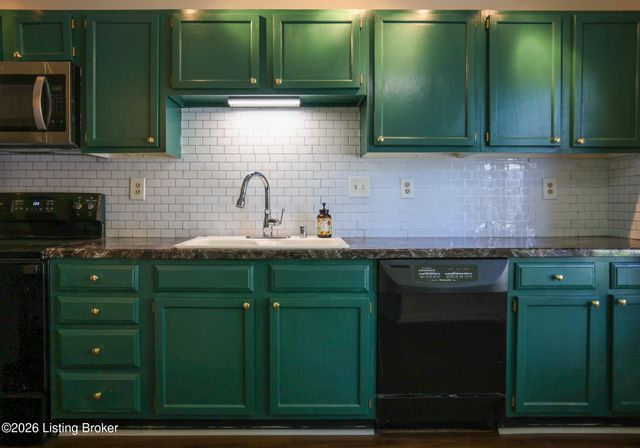 6481 Marina Dr, Prospect, KY 40059