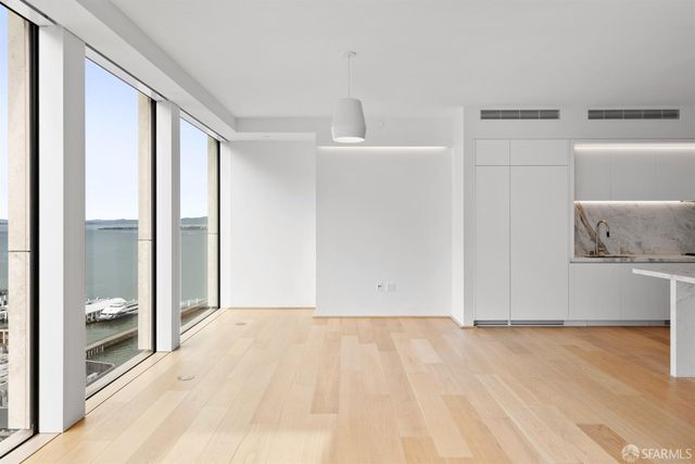 1 Steuart Lane 1903, San Francisco, CA 94105