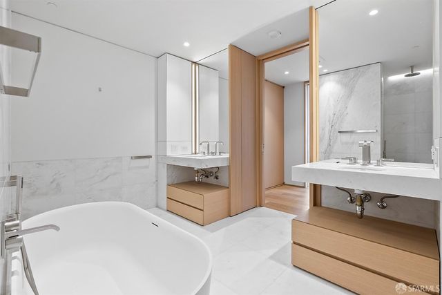 1 Steuart Lane 1903, San Francisco, CA 94105