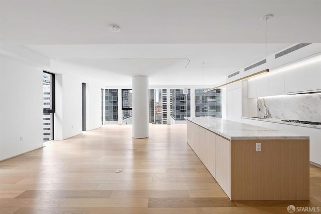 1 Steuart Lane 1903, San Francisco, CA 94105