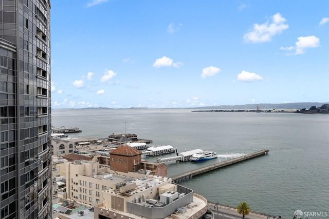 1 Steuart Lane 1903, San Francisco, CA 94105