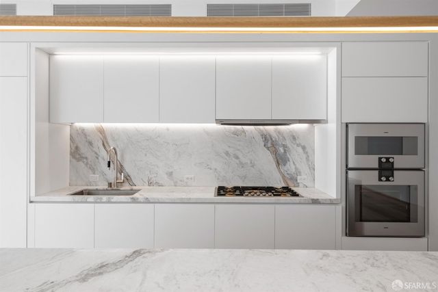 1 Steuart Lane 1903, San Francisco, CA 94105