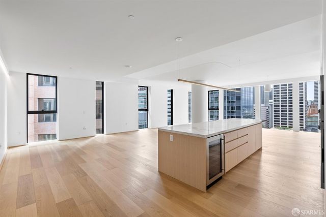 1 Steuart Lane 1903, San Francisco, CA 94105