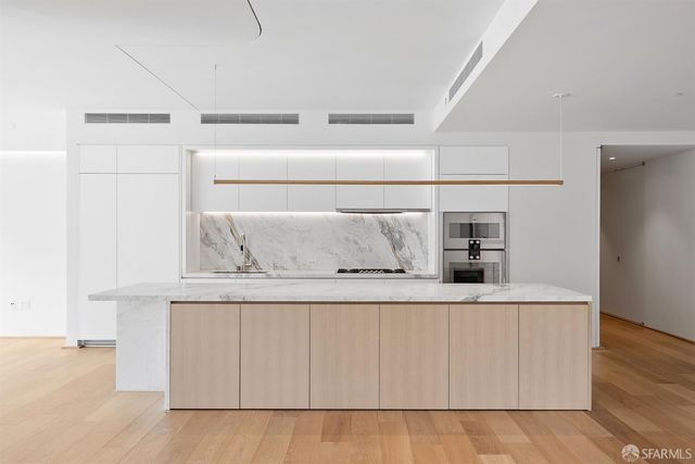 1 Steuart Lane 1903, San Francisco, CA 94105