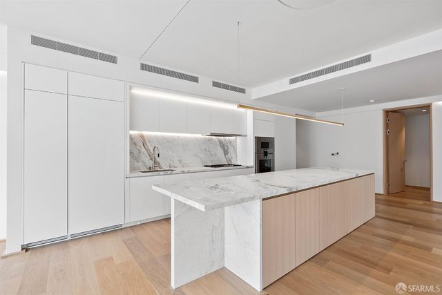 1 Steuart Lane 1903, San Francisco, CA 94105