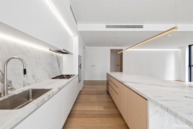 1 Steuart Lane 1903, San Francisco, CA 94105