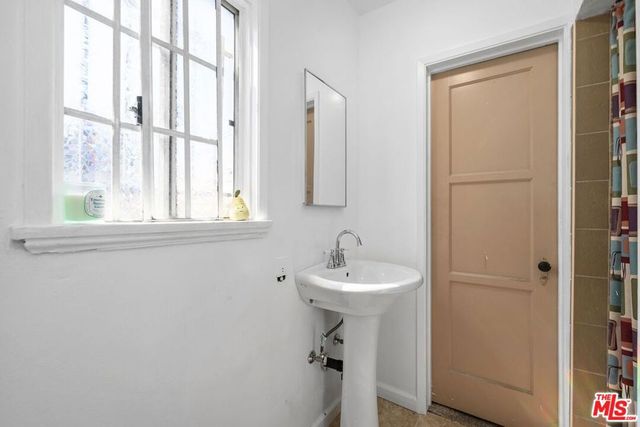 207 W 85th Street, Los Angeles, CA 90003