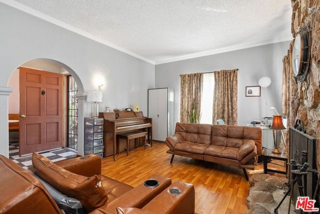 207 W 85th Street, Los Angeles, CA 90003