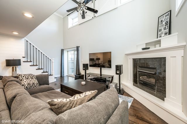 2350 N Kedzie Avenue F, Chicago, IL 60647