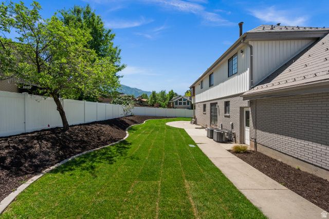 8065 S OVERHILL CIR, Cottonwood Heights, UT 84121