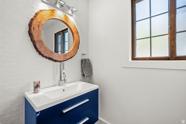 8065 S OVERHILL CIR, Cottonwood Heights, UT 84121