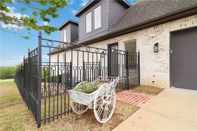 448 N Limestone Drive, Fayetteville, AR 72701