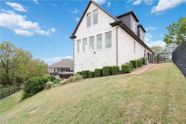 448 N Limestone Drive, Fayetteville, AR 72701