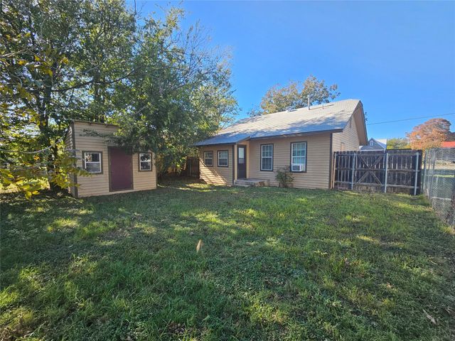2104 Avenue E, Brownwood, TX 76801
