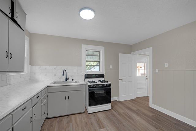 147 S Sedgwick St, Wichita, KS 67213