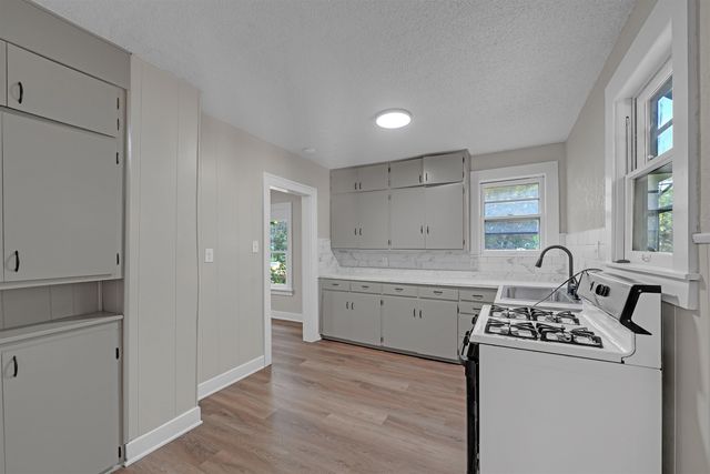 147 S Sedgwick St, Wichita, KS 67213