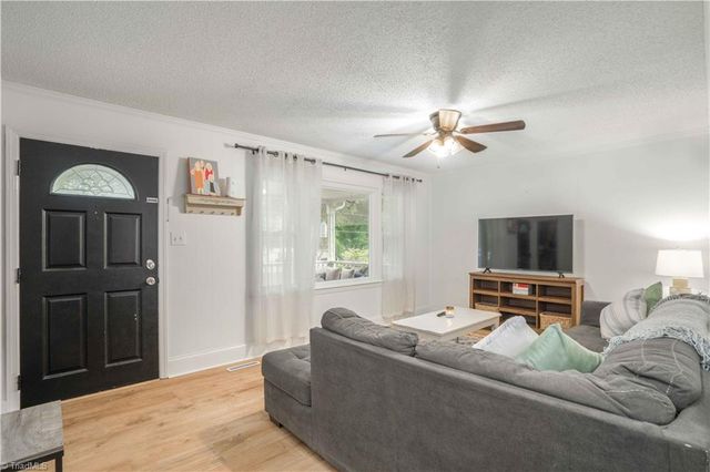 1826 Old Hollow Road, Walkertown, NC 27051