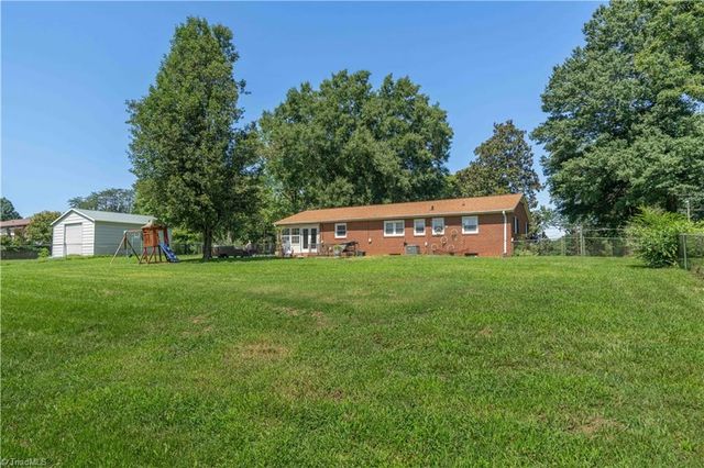 1826 Old Hollow Road, Walkertown, NC 27051
