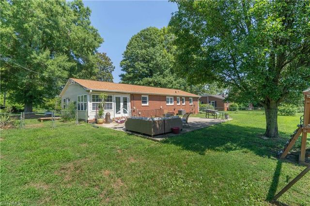 1826 Old Hollow Road, Walkertown, NC 27051