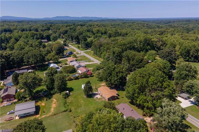 1826 Old Hollow Road, Walkertown, NC 27051