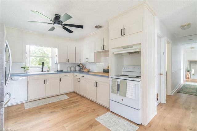 1826 Old Hollow Road, Walkertown, NC 27051