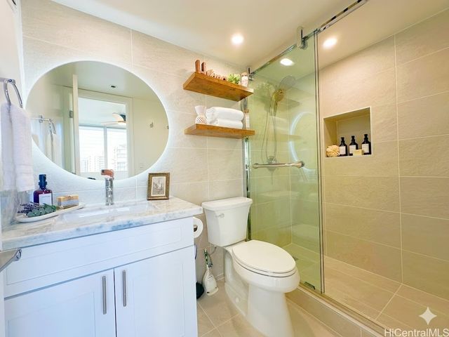 444 Kanekapolei Street 1402, Honolulu, HI 96815