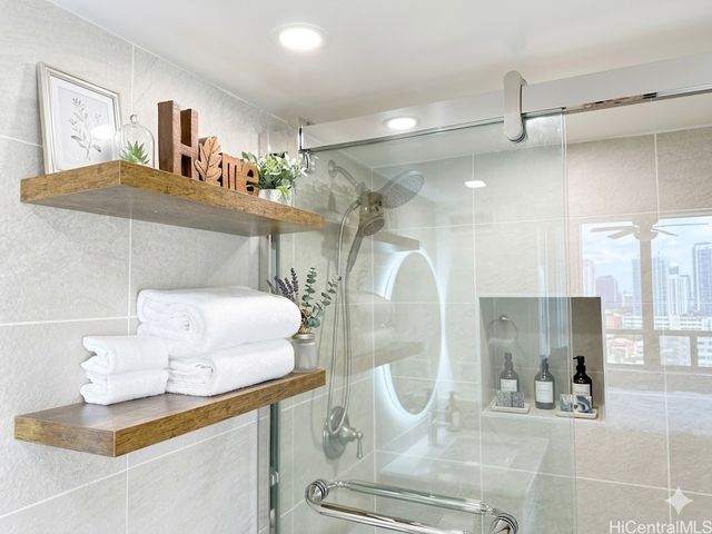 444 Kanekapolei Street 1402, Honolulu, HI 96815