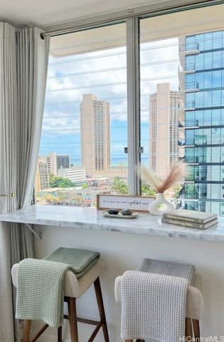 444 Kanekapolei Street 1402, Honolulu, HI 96815