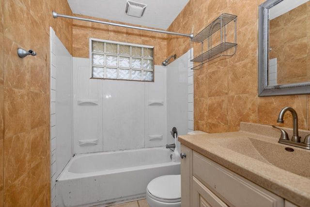 8091 Pingree AVENUE, Milwaukee, WI 53224