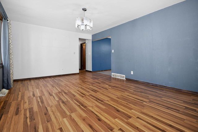8091 Pingree AVENUE, Milwaukee, WI 53224