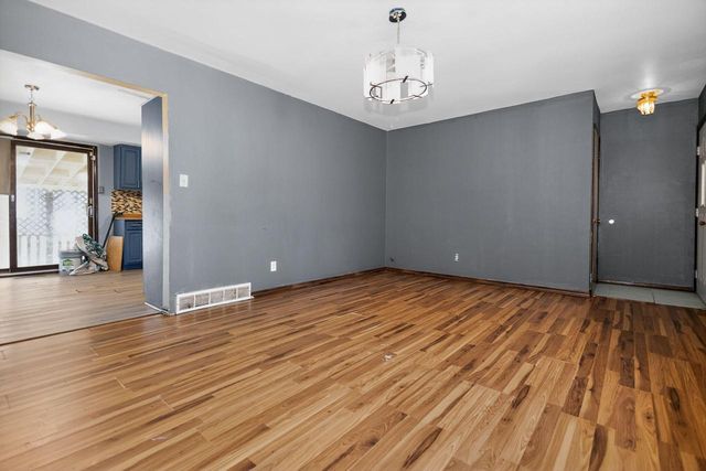 8091 Pingree AVENUE, Milwaukee, WI 53224
