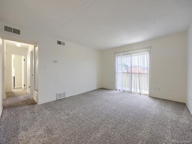 10211 Ura Ln 5-303, Denver, CO 80260