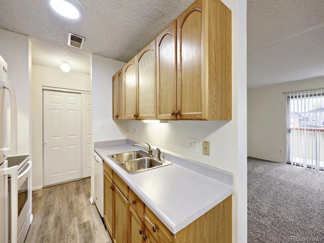 10211 Ura Ln 5-303, Denver, CO 80260