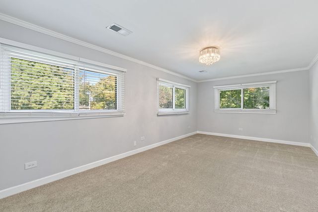555 Lowden Avenue, Glen Ellyn, IL 60137