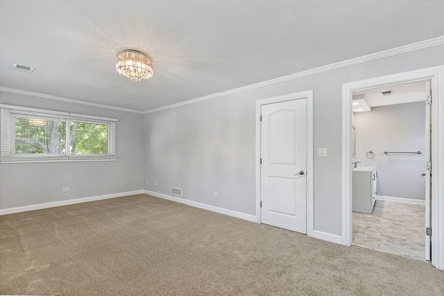555 Lowden Avenue, Glen Ellyn, IL 60137