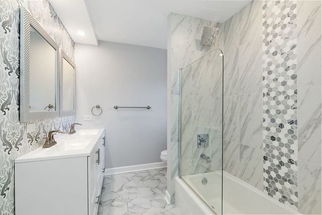 555 Lowden Avenue, Glen Ellyn, IL 60137