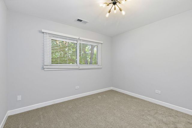 555 Lowden Avenue, Glen Ellyn, IL 60137