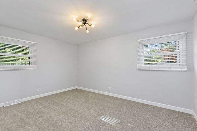 555 Lowden Avenue, Glen Ellyn, IL 60137