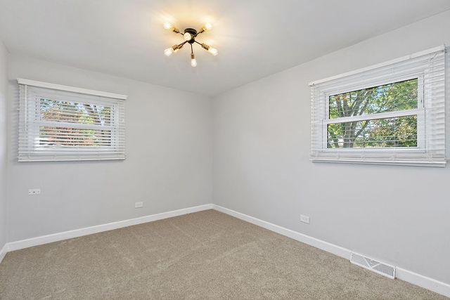555 Lowden Avenue, Glen Ellyn, IL 60137