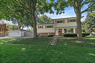 555 Lowden Avenue, Glen Ellyn, IL 60137