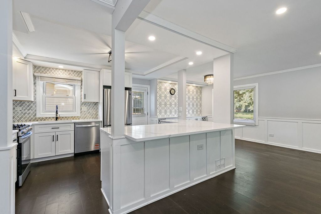 555 Lowden Avenue, Glen Ellyn, IL 60137 — photo 2