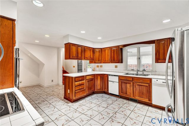 77 Gloucester Ct, Troutville, VA 24175