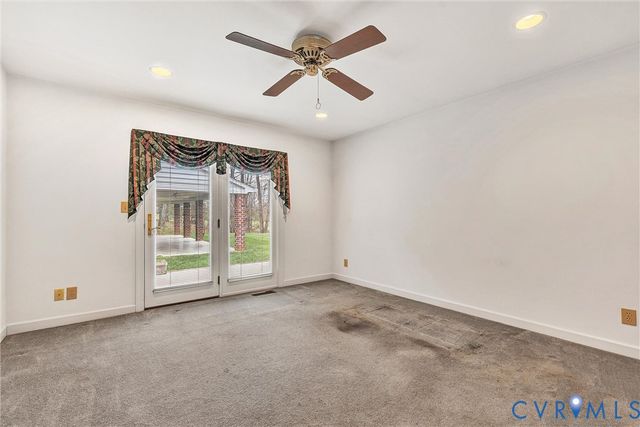 77 Gloucester Ct, Troutville, VA 24175