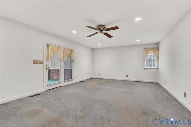 77 Gloucester Ct, Troutville, VA 24175